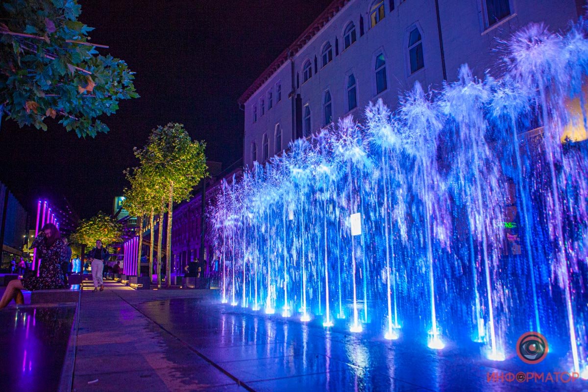 Затем они стремительно поднимаются вверх, привлекая к себе внимание Затем они стремительно поднимаются вверх, привлекая к себе внимание