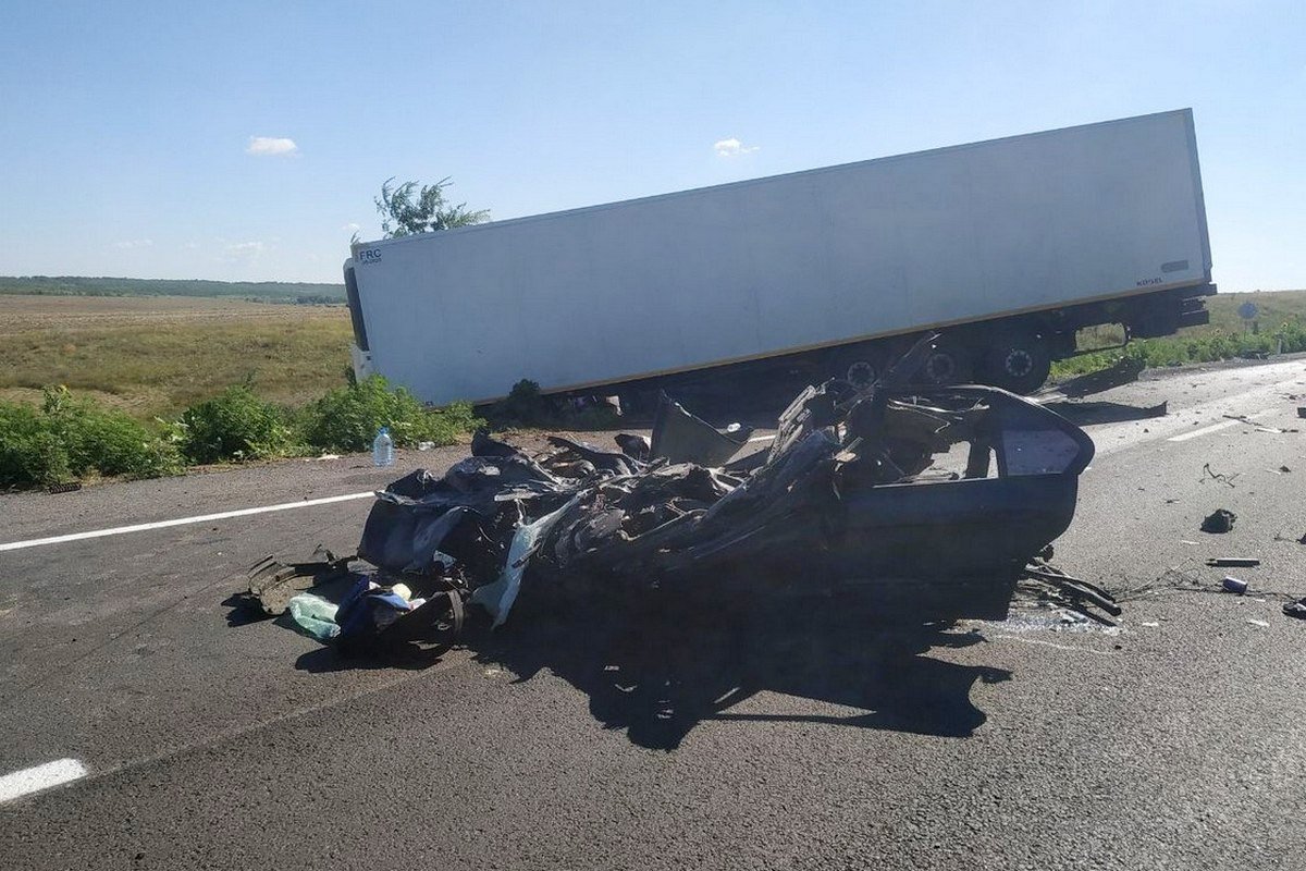 Автомобиль разорвало на части