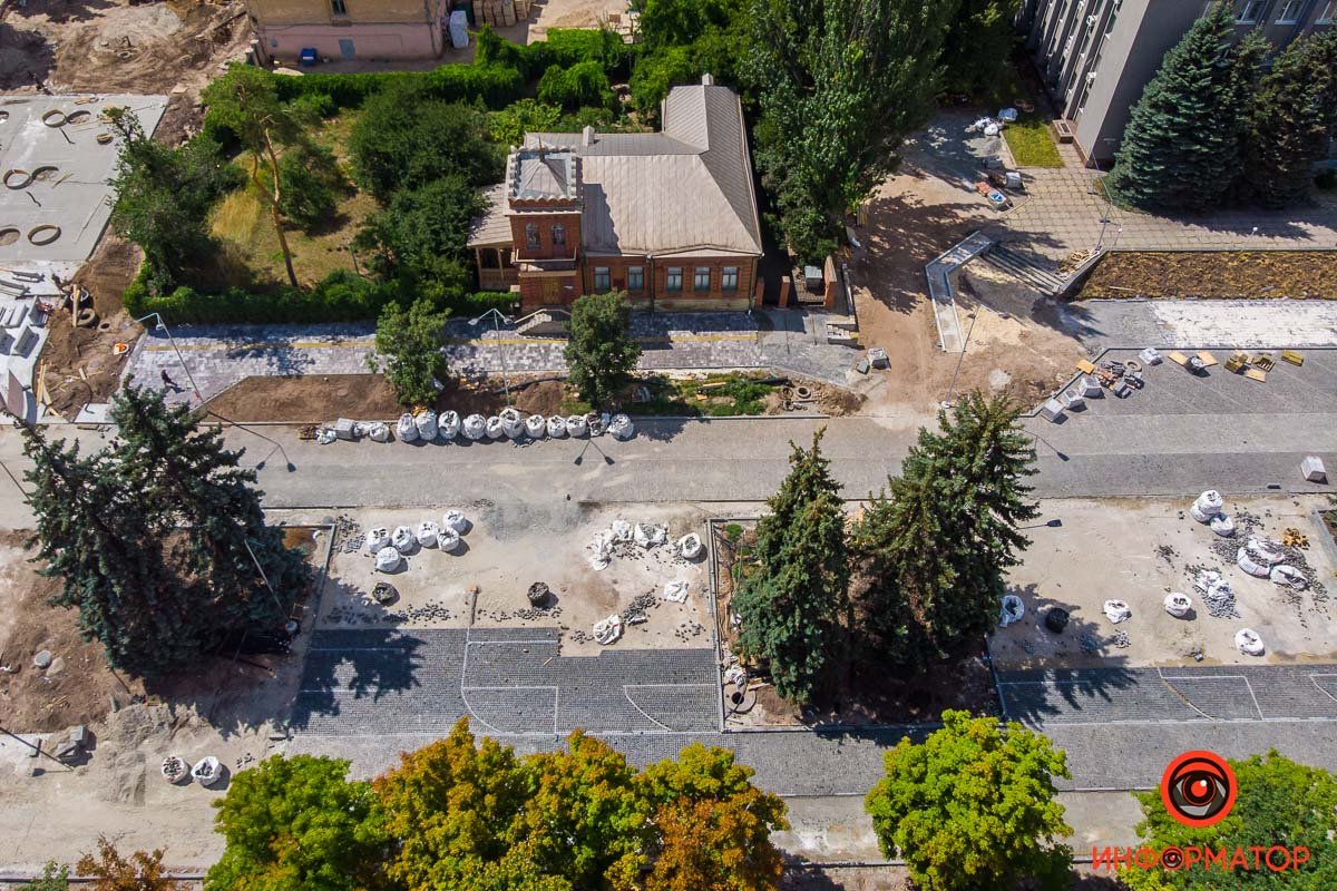 Обустраивают парковочные карманы