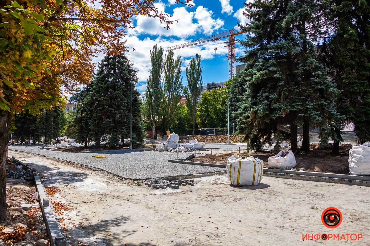 Заменили и осветительные опоры