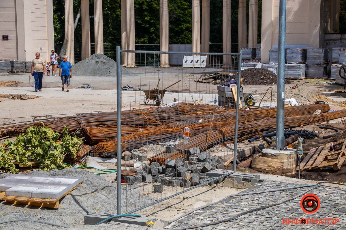 Люди гуляют