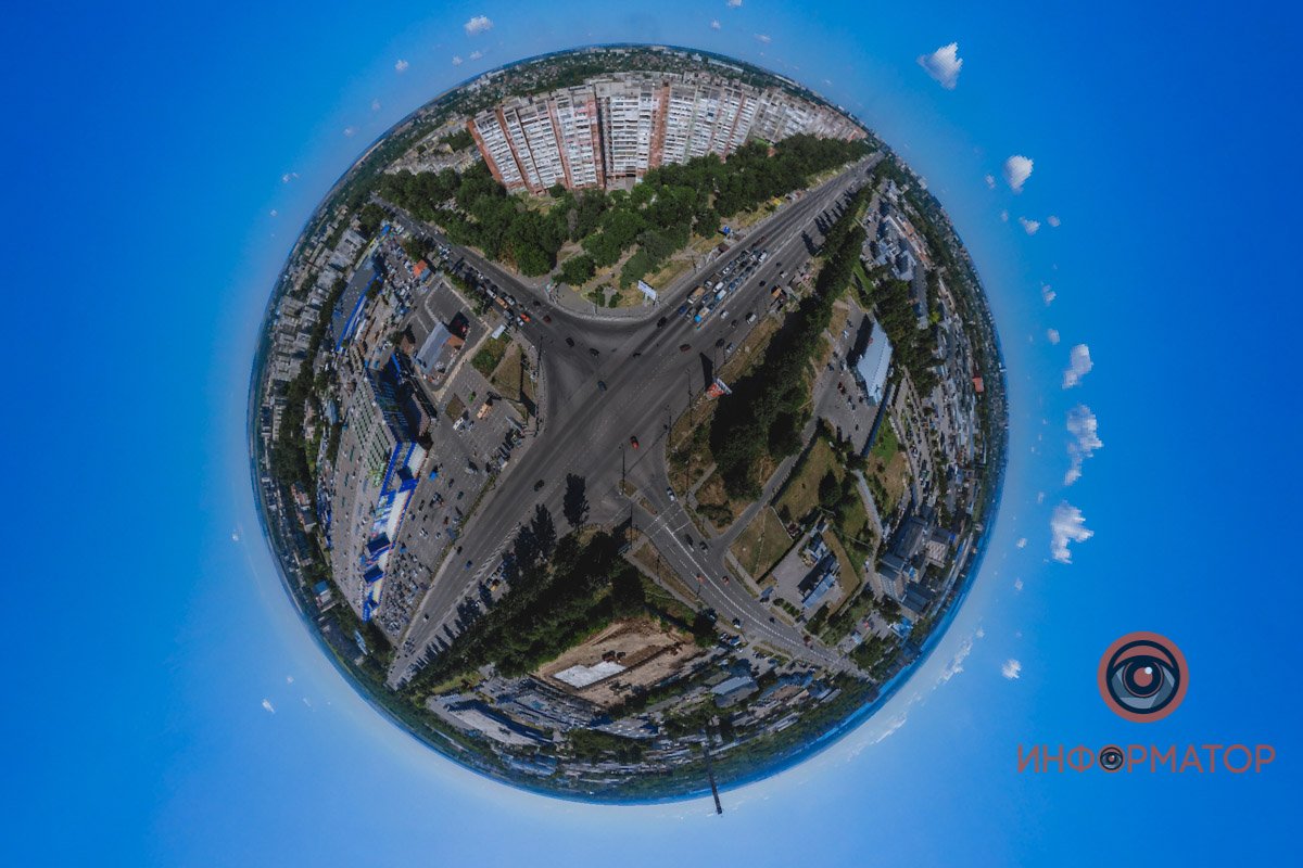 Проблема маленьких городов в том, что все считают, что знают кто ты. Проблема маленьких городов в том, что все считают, что знают кто ты.