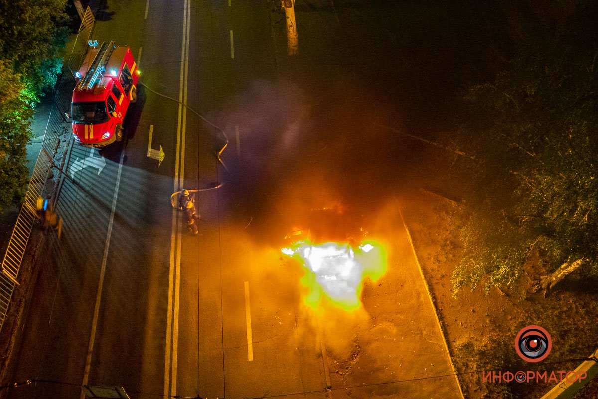 Машина сгорела дотла