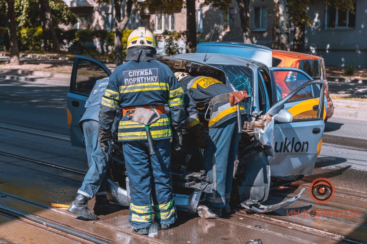 На место прибыли сотрудники ГСЧС