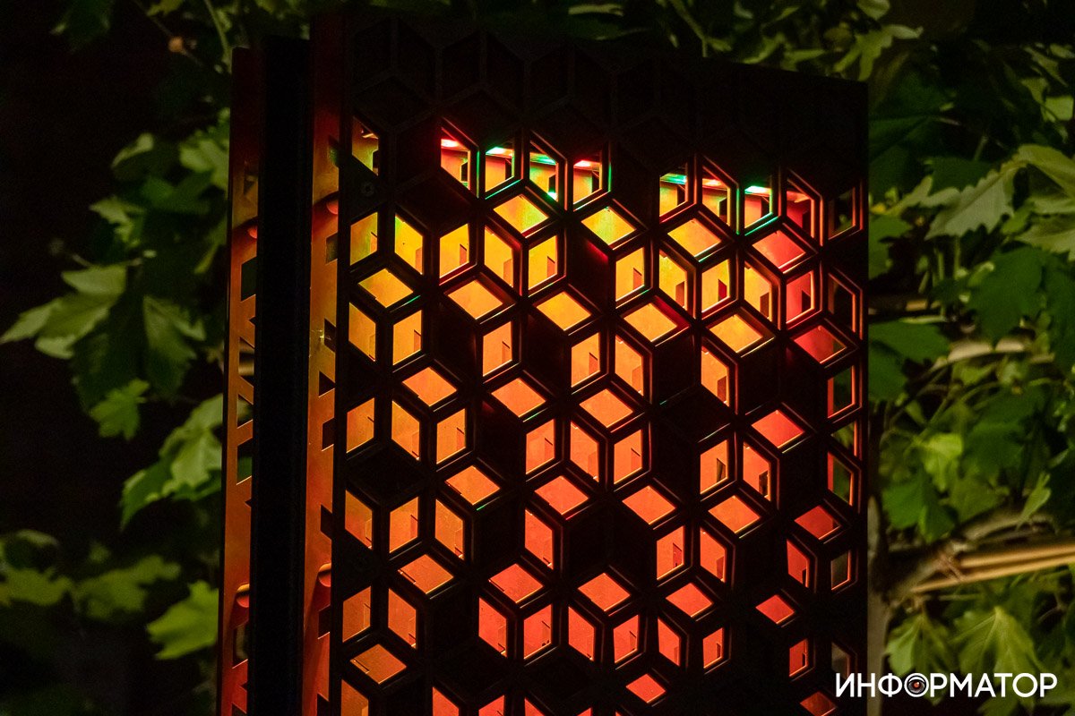 Улицу теперь не узнать Улицу теперь не узнать