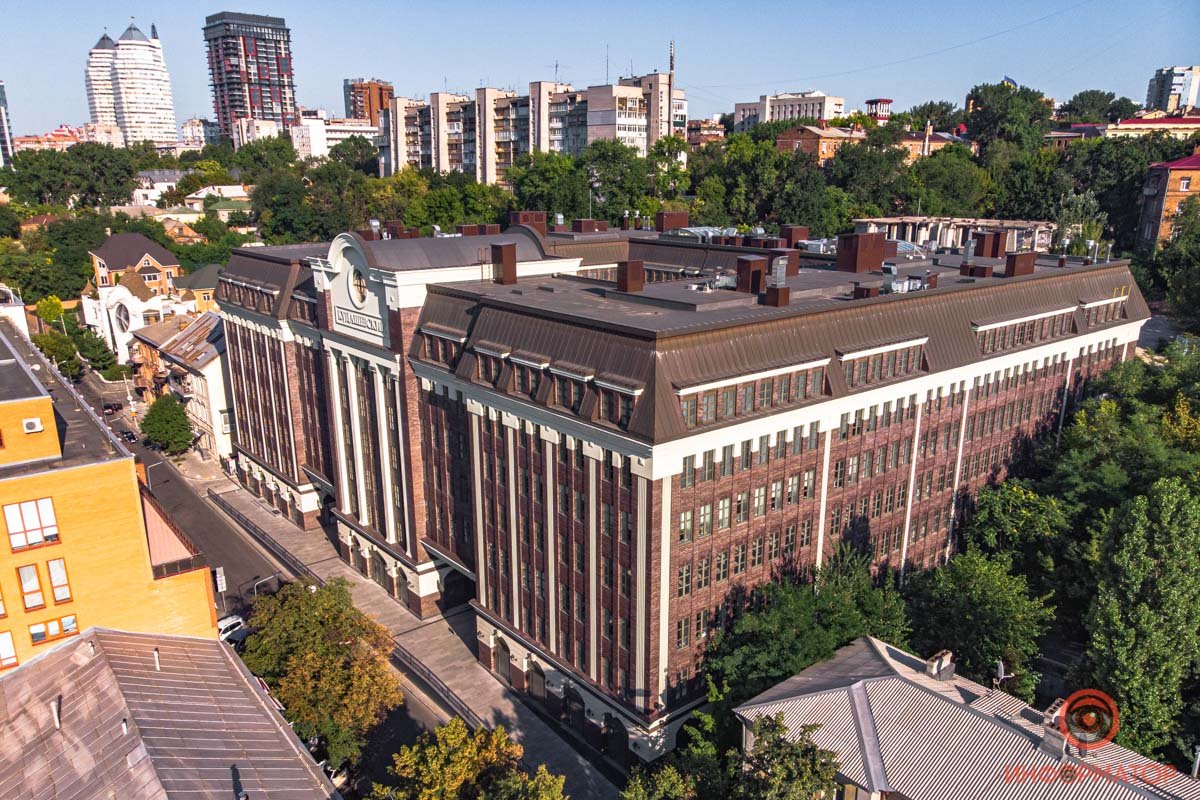 Бизнес-центр "Кудашевский" расположен на Баррикадной