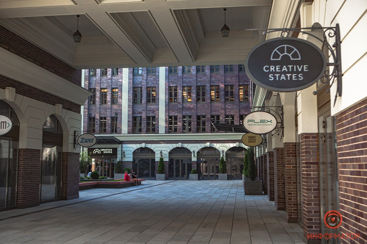 Вход во внутренний дворик