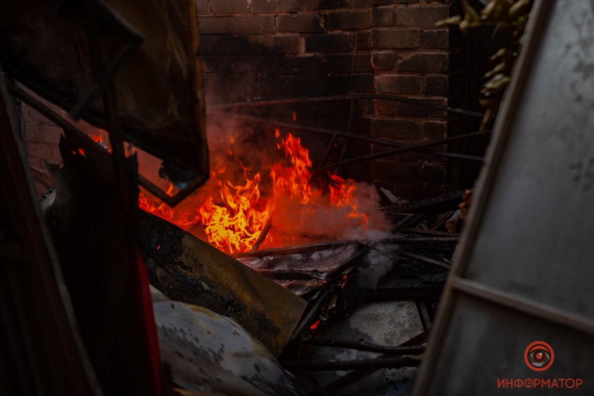 На территории склада горел строительный мусор На территории склада горел строительный мусор