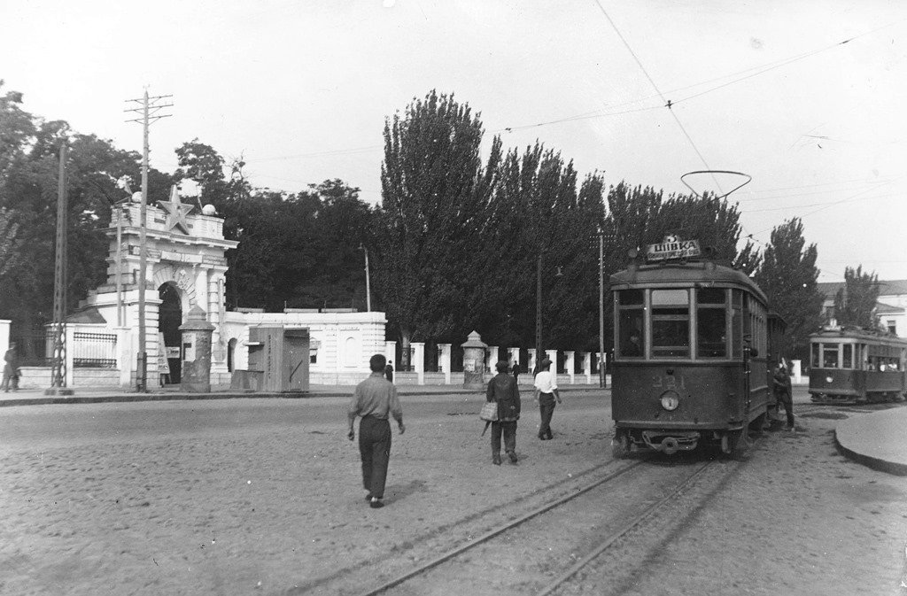 Одни из первых городских трамваев Одни из первых городских трамваев
