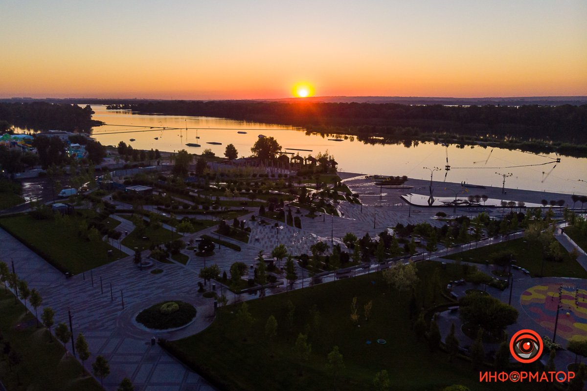 Первые теплые лучи солнца Первые теплые лучи солнца