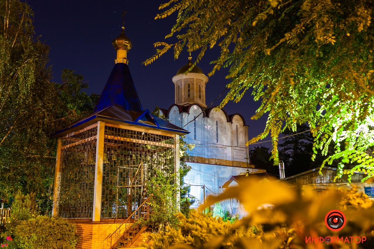 Церковь в парке