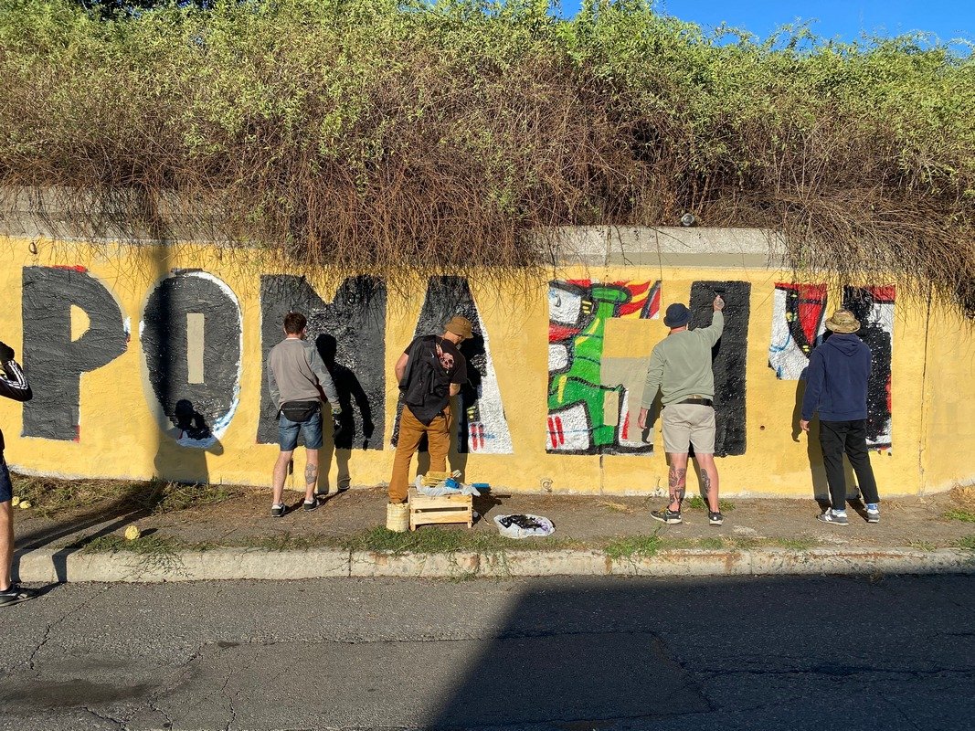 Год без друга: в Днепре появилось граффити в честь погибшего бойца 1