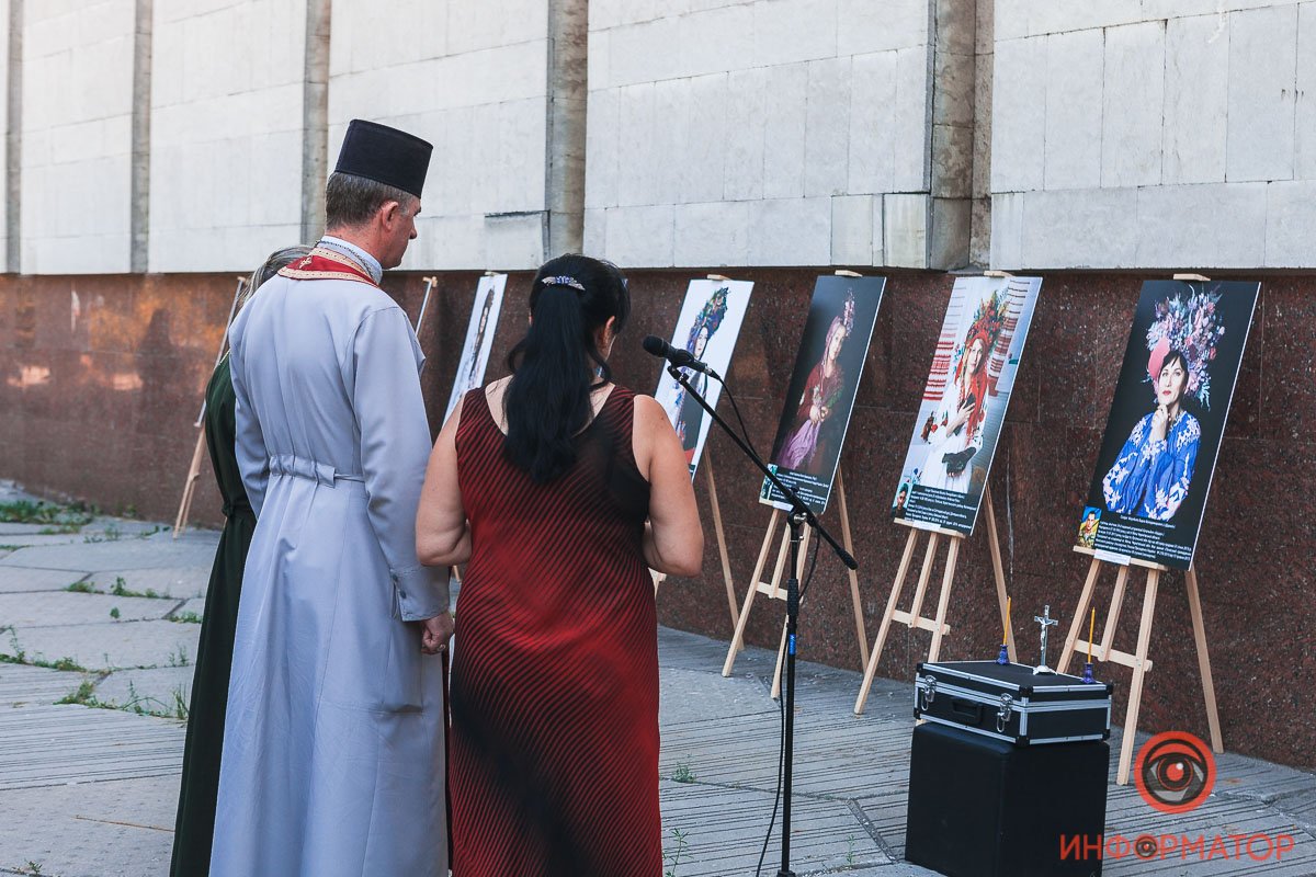 В Днепре открылась выставка, посвященная матерям погибших воинов 1