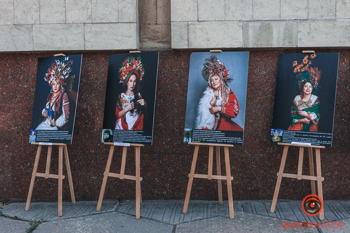 В Днепре открылась выставка, посвященная матерям погибших воинов 8