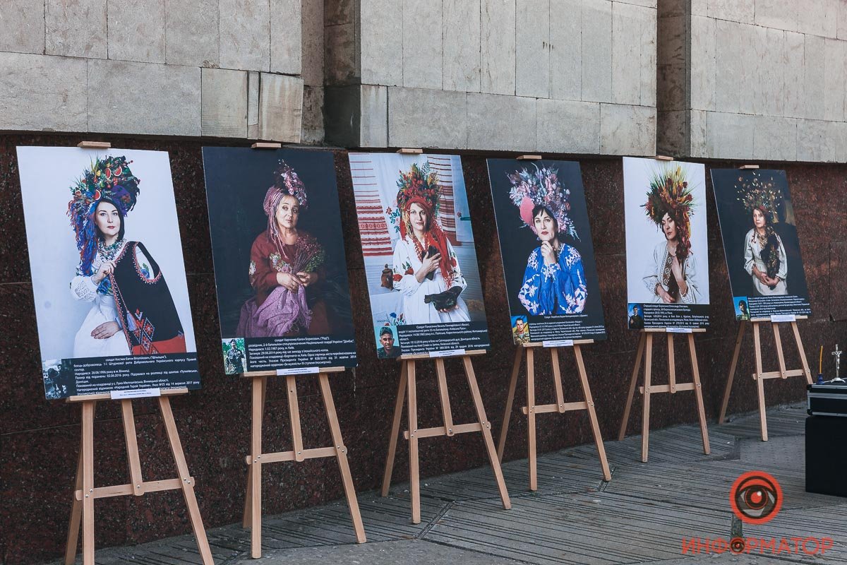 В Днепре открылась выставка, посвященная матерям погибших воинов 9