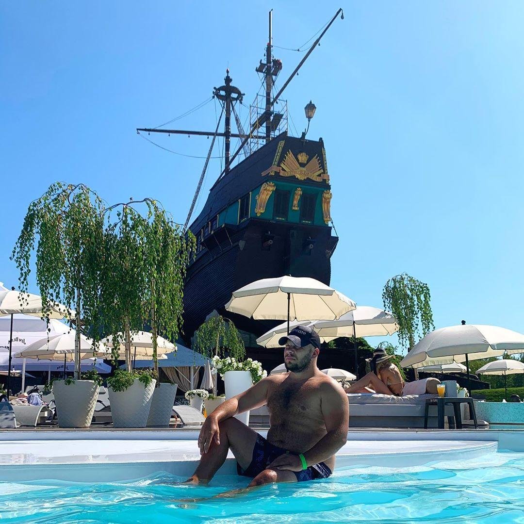 Лучшие пляжные фото девушек и парней Днепра в Instagram 10