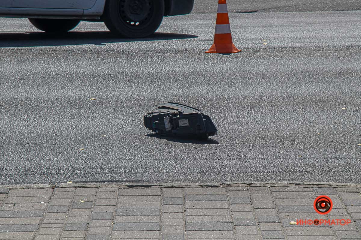 Volvo двигался по набережной в сторону цирка