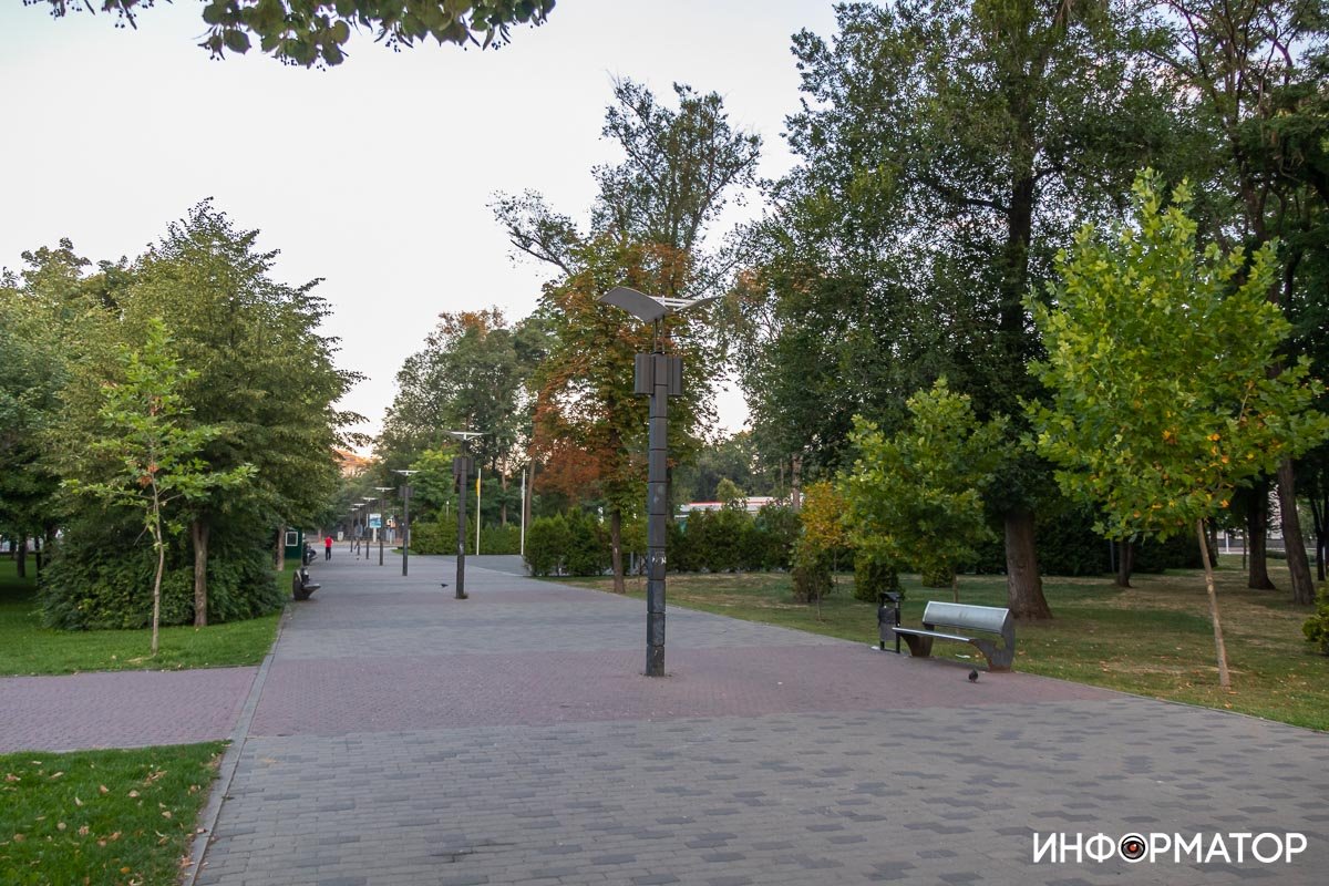 Почти пустой сквер Почти пустой сквер