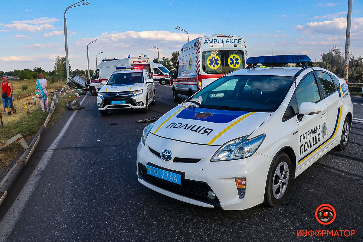 В Днепре на Полтавском шоссе в аварии погиб ребенок, еще пятерых забрала скорая 6