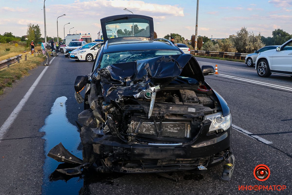 В Днепре на Полтавском шоссе в аварии погиб ребенок, еще пятерых забрала скорая 7