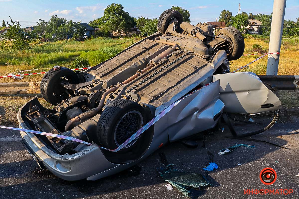 В Днепре на Полтавском шоссе в аварии погиб ребенок, еще пятерых забрала скорая 10