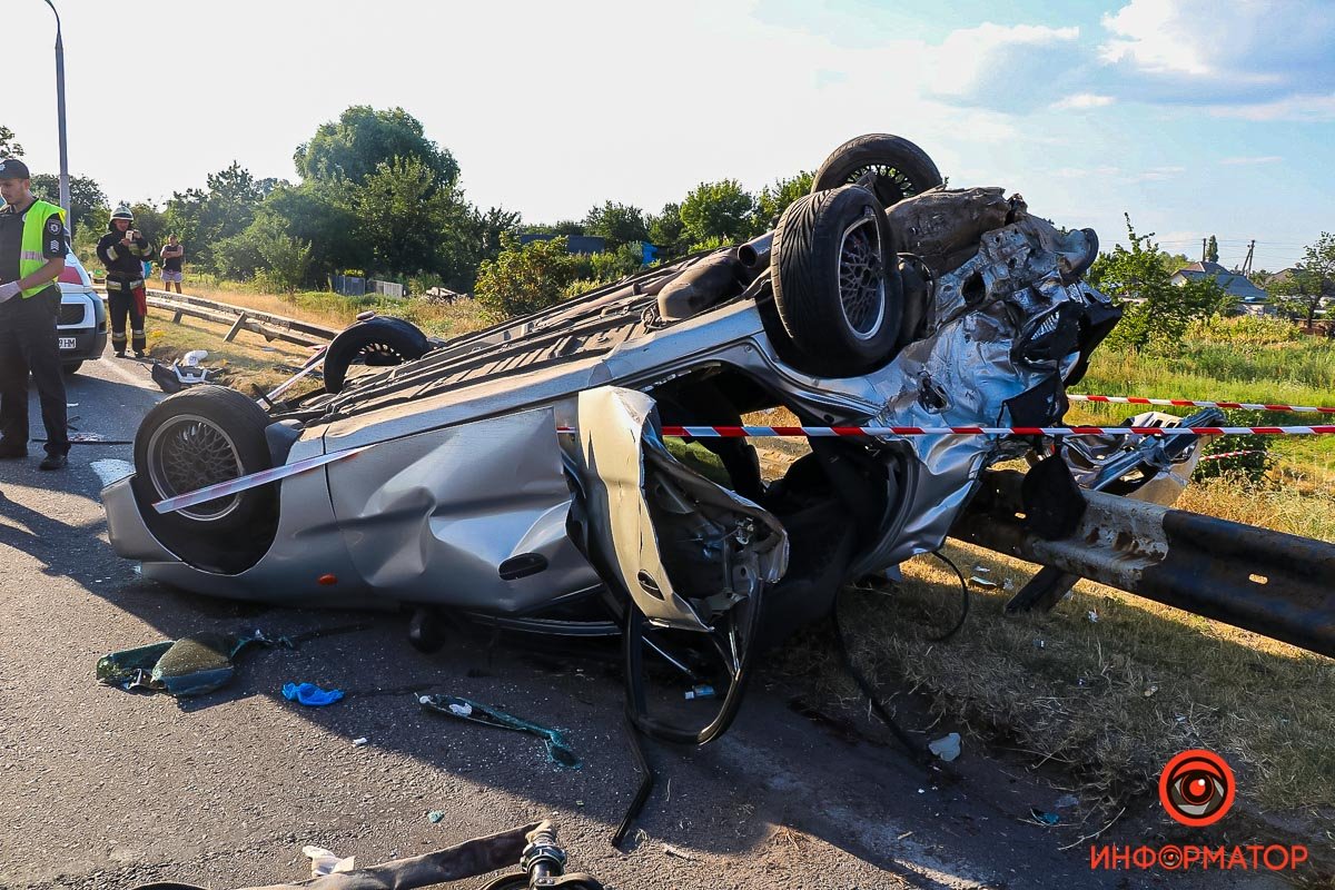 В Днепре на Полтавском шоссе в аварии погиб ребенок, еще пятерых забрала скорая 11