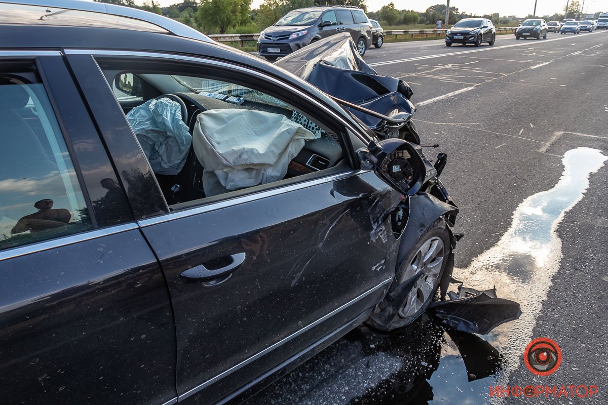 Женщину с ребенком. которые были в Skoda, забрали в больницу на Космической