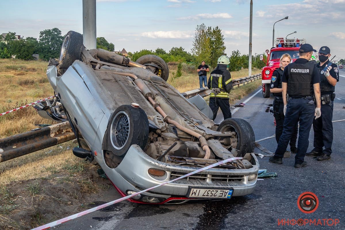 На месте работают сотрудники патрульной полиции, бригада ГСЧС и медики