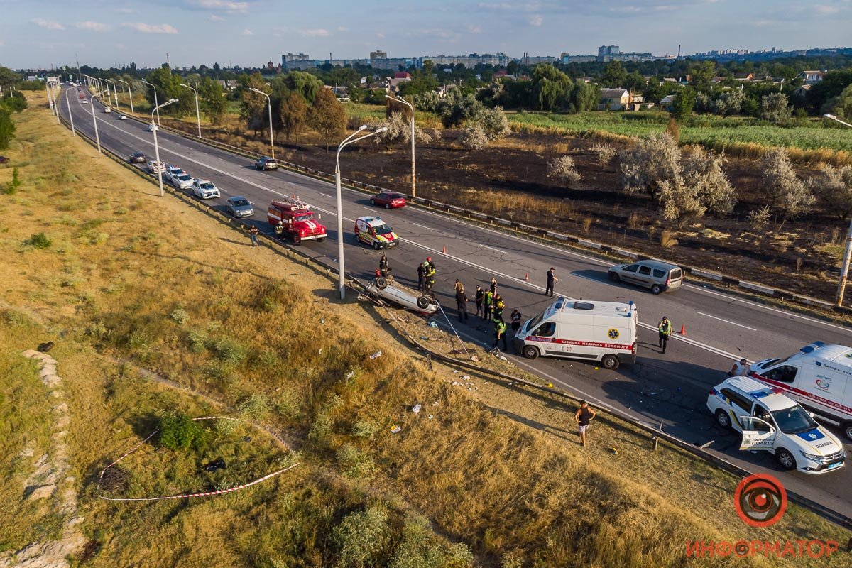 Авто перевернулось