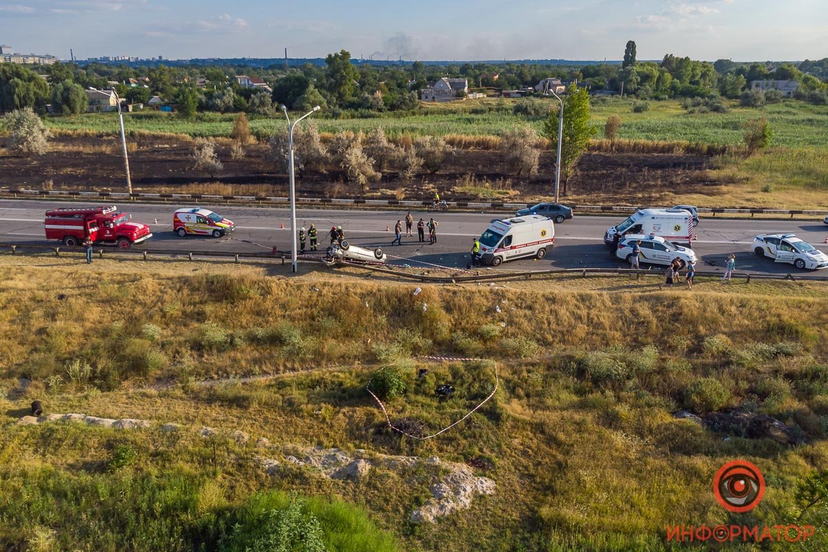 И протаранило ограждение