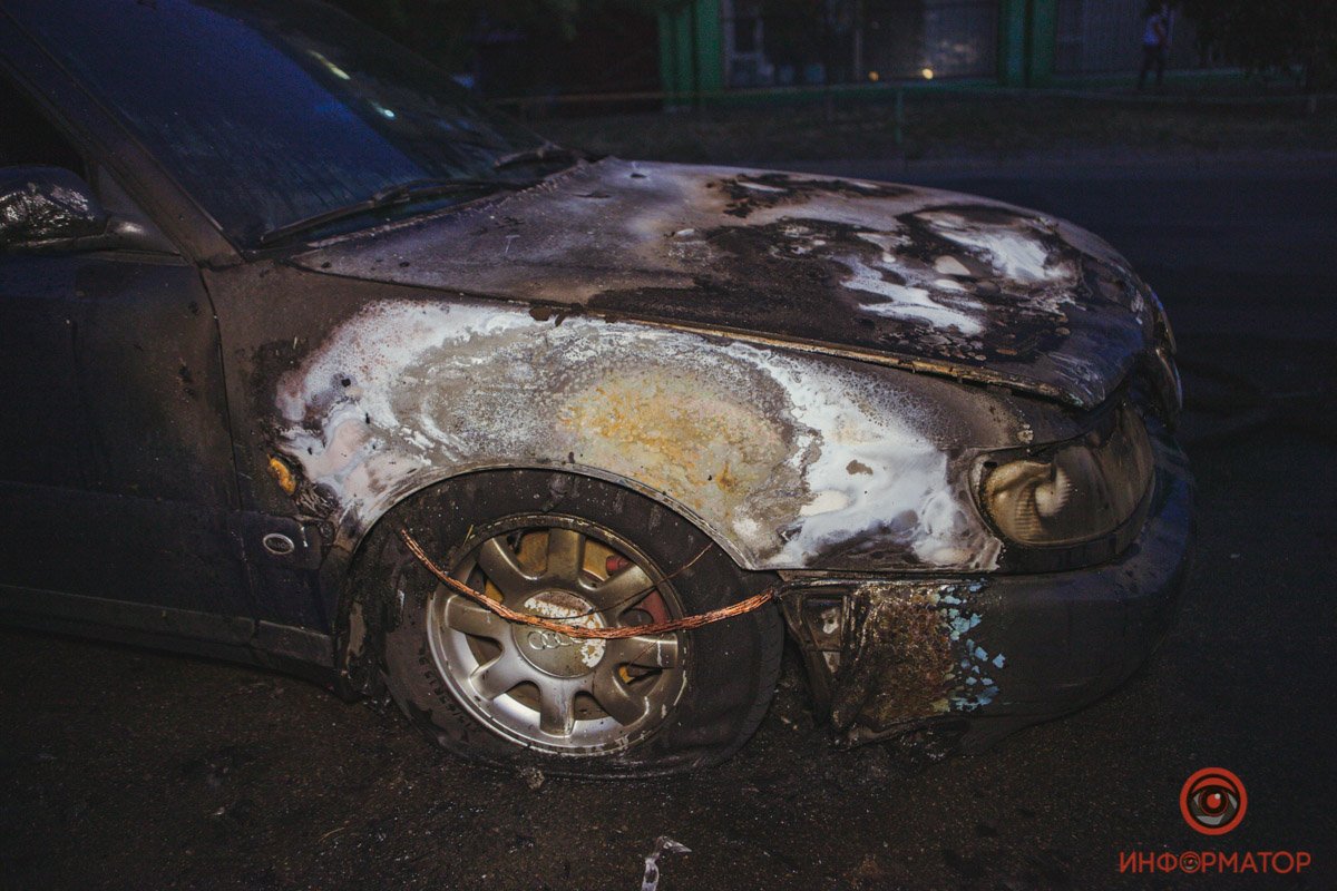 Возгорание произошло под капотом