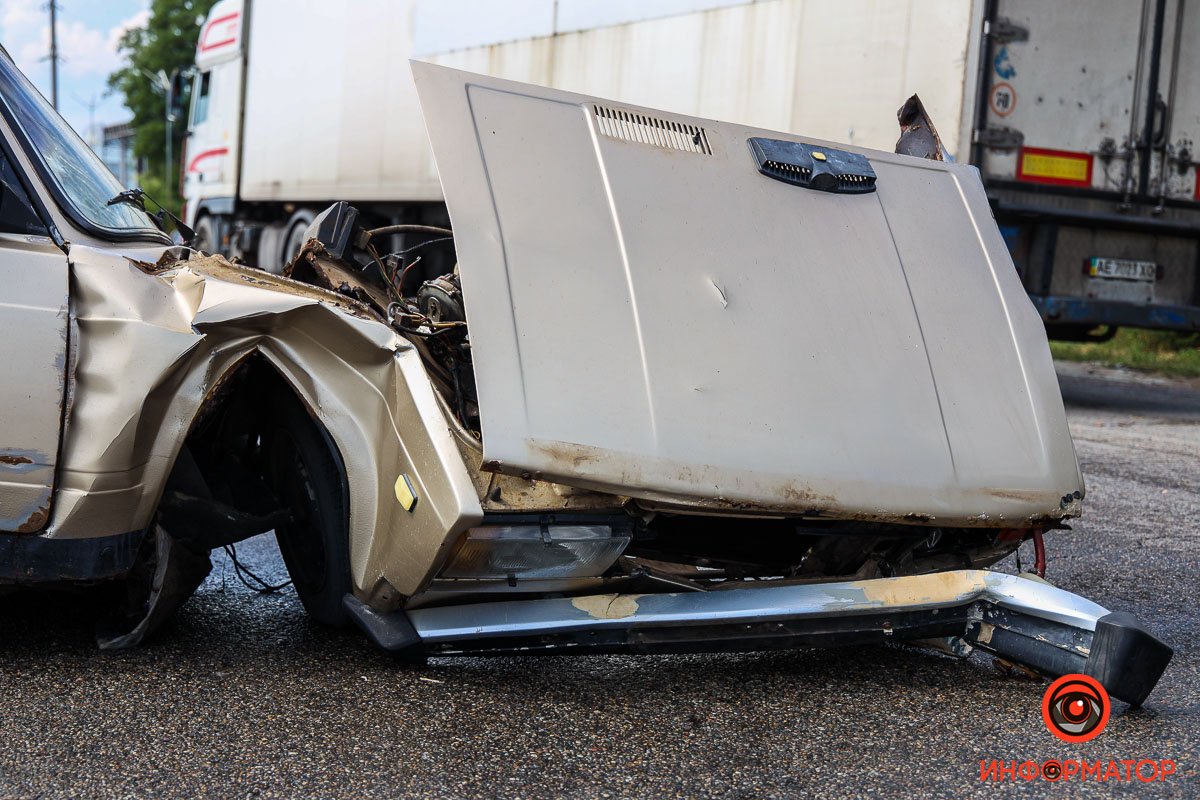 Столкнулись ВАЗ и Lexus Столкнулись ВАЗ и Lexus