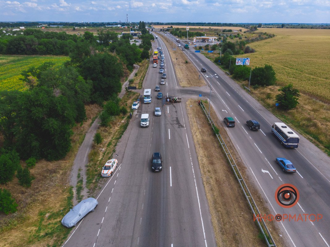 Из-за аварии на месте периодически собирается пробка Из-за аварии на месте периодически собирается пробка