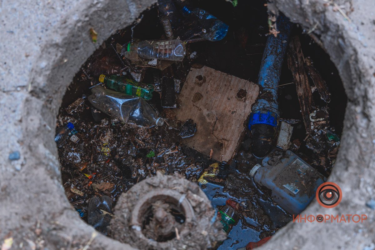 В коллекторе лопнула труба водопровода