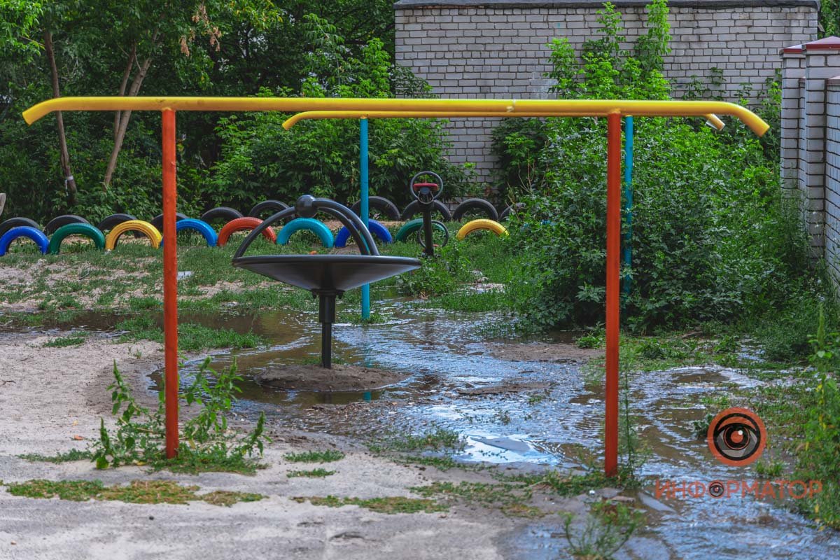 По состоянию на 15:30 обстановка на месте все такая же