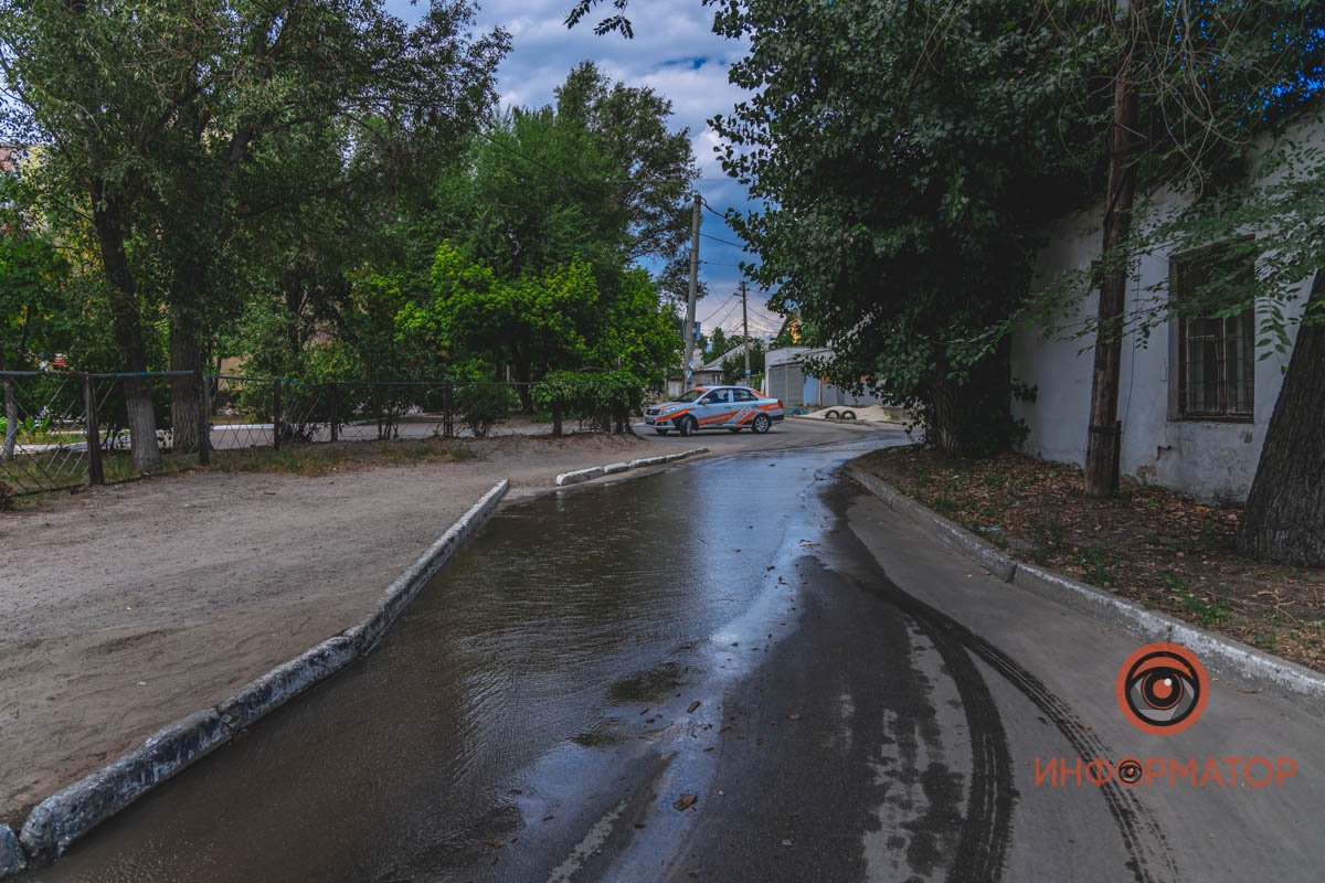 Вода течет с улицы Кожемяки