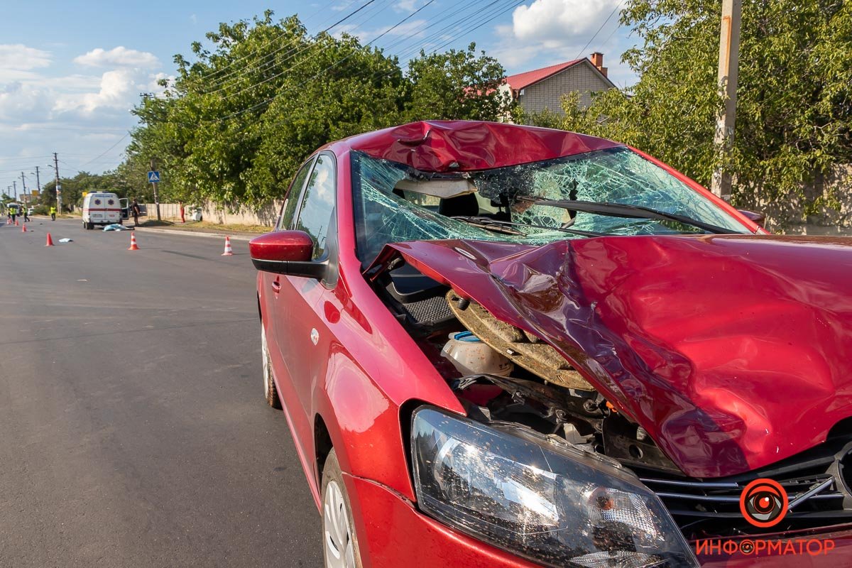 Предварительно, Volkswagen ехал на большой скорости в направлении выезда из города