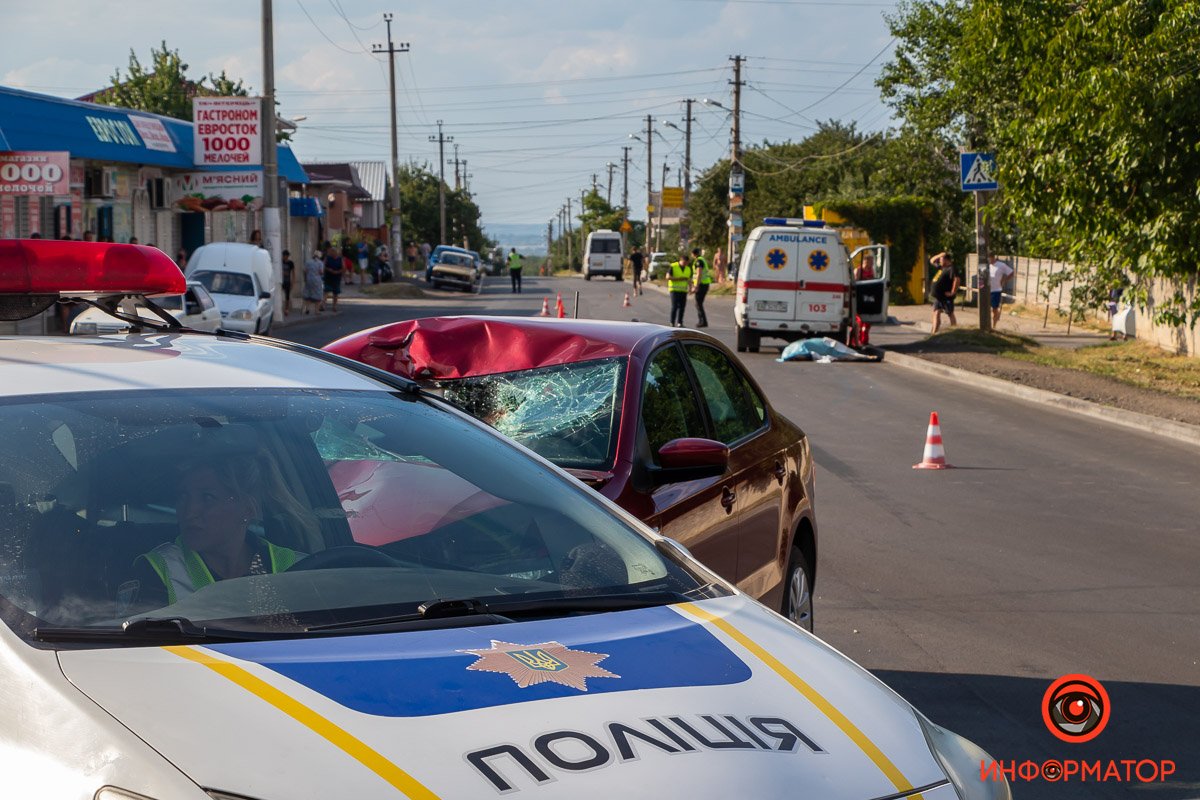 Мужчина переходил дорогу в районе перехода