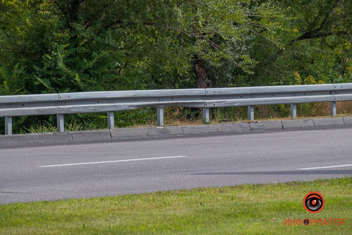 Hyundai ударился в отбойник Hyundai ударился в отбойник