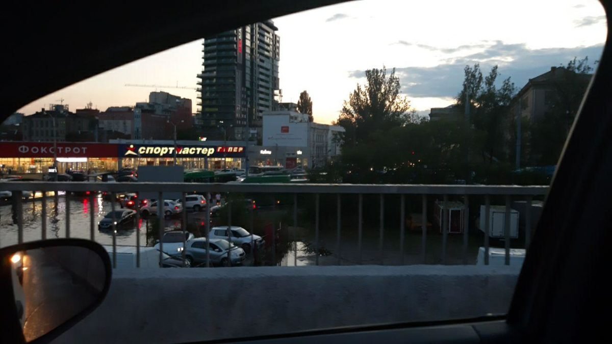 Транспорт стоит Транспорт стоит