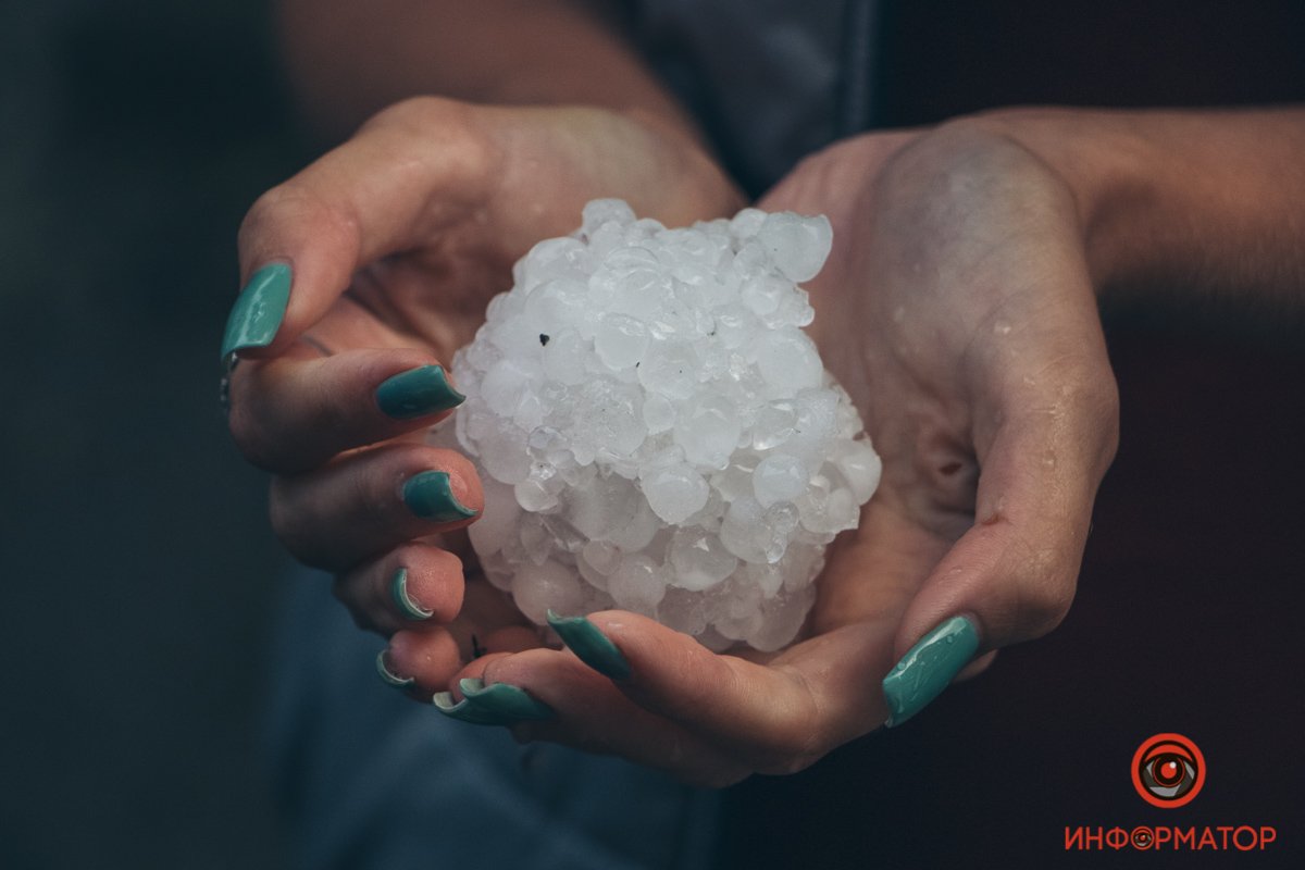 Затопленные машины с людьми, поваленные деревья, парализованное движение: последствия бури в Днепре 8