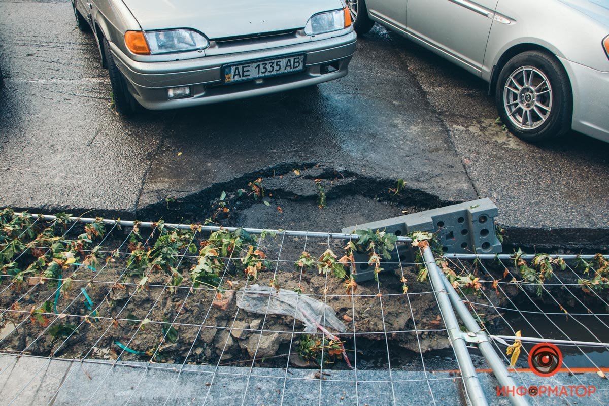 Затопленные машины с людьми, поваленные деревья, парализованное движение: последствия бури в Днепре 15