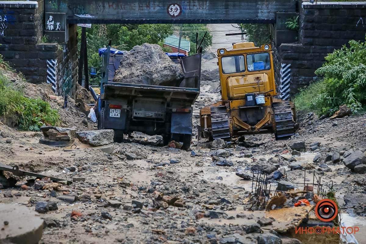 Затопленные машины с людьми, поваленные деревья, парализованное движение: последствия бури в Днепре 19