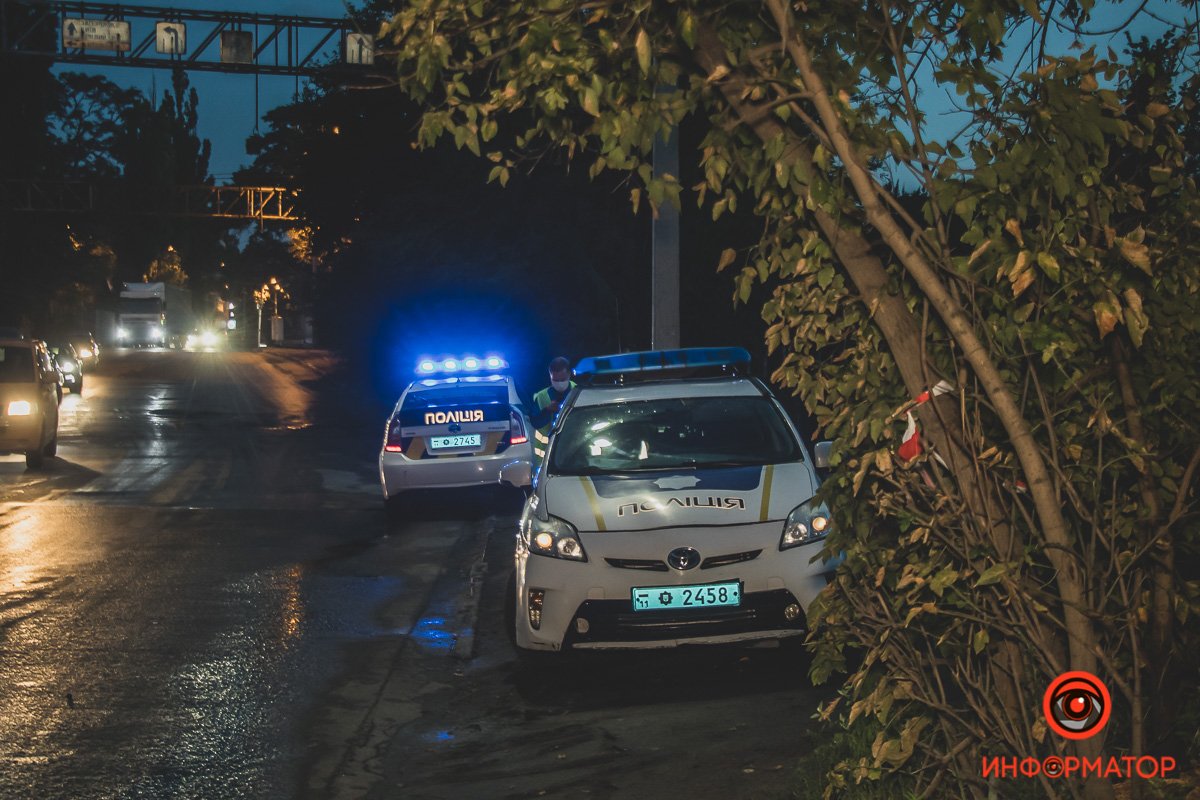 В Днепре на Щепкина столкнулись две фуры: автомобиль съехал в кювет 6