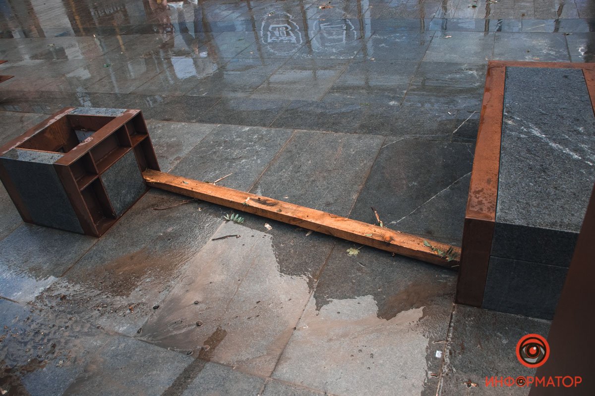 В Днепре из-за непогоды на Короленко из фонтанов била грязная дождевая вода 8