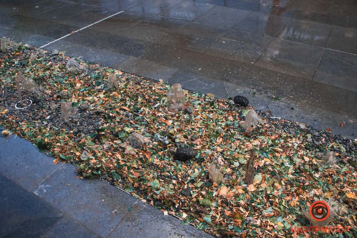 В Днепре из-за непогоды на Короленко из фонтанов била грязная дождевая вода 10