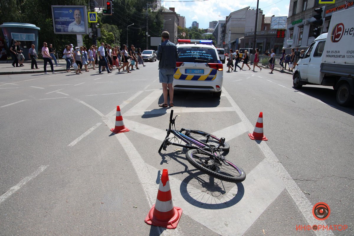 В Днепре на Коцюбинского микроавтобус сбил несовершеннолетнего велосипедиста и попытался скрыться 2