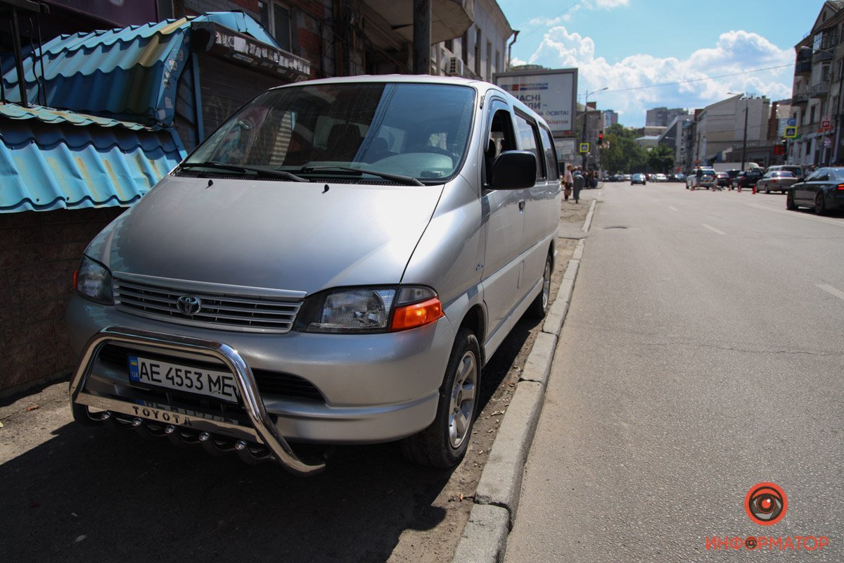 В Днепре на Коцюбинского микроавтобус сбил несовершеннолетнего велосипедиста и попытался скрыться 3