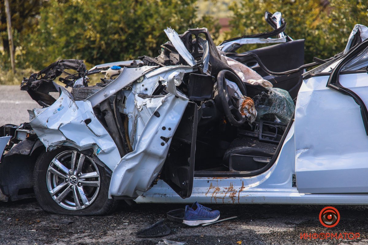 Под Днепром Volkswagen влетел под фуру: погиб мужчина 6