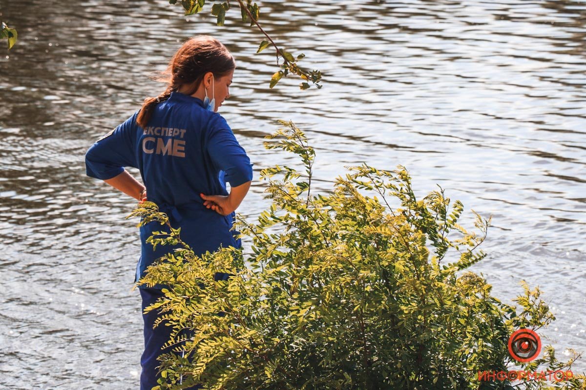 Предварительно, ребенок с семьей праздновал свой День рождения на пляже